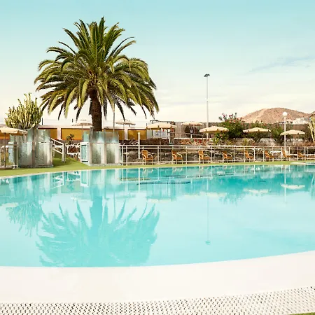 Semesteranläggning (resort) Servatur 3*